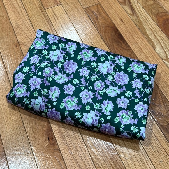 Other - Cotton floral fabric 3.208 yards 😍